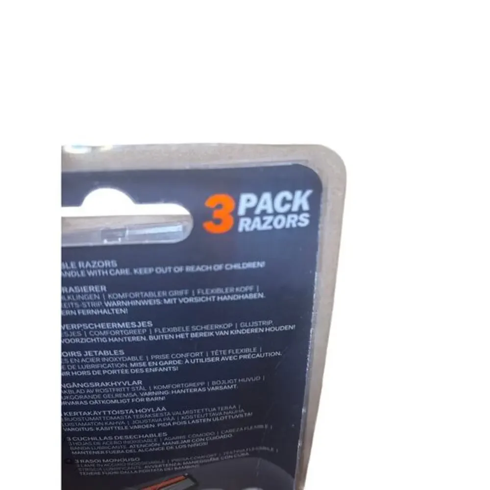 Maximooth 3 Pack Disposable Razors for Men Comfort Grip Pivoting Head‎